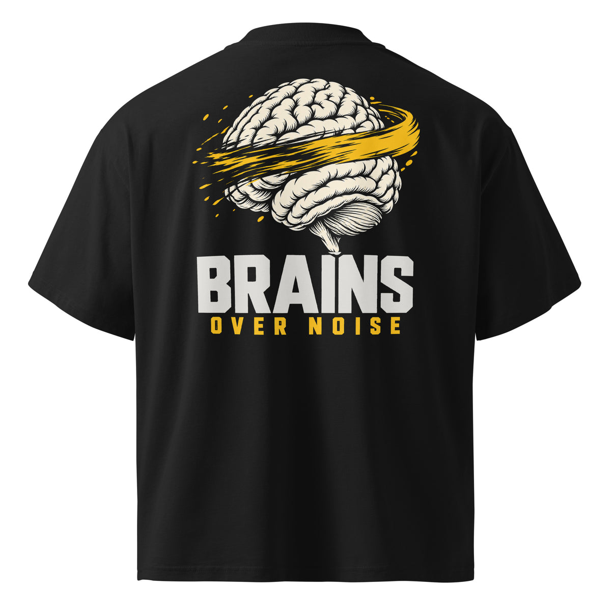 Brains Over Noise Block Back Tee negra de Daring Brains, diseño en la espalda