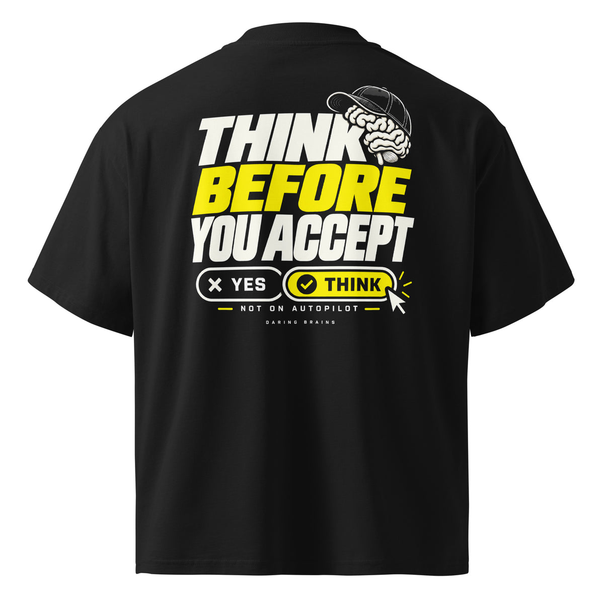 Think Before You Accept Back Tee negra de Daring Brains, diseño en la espalda