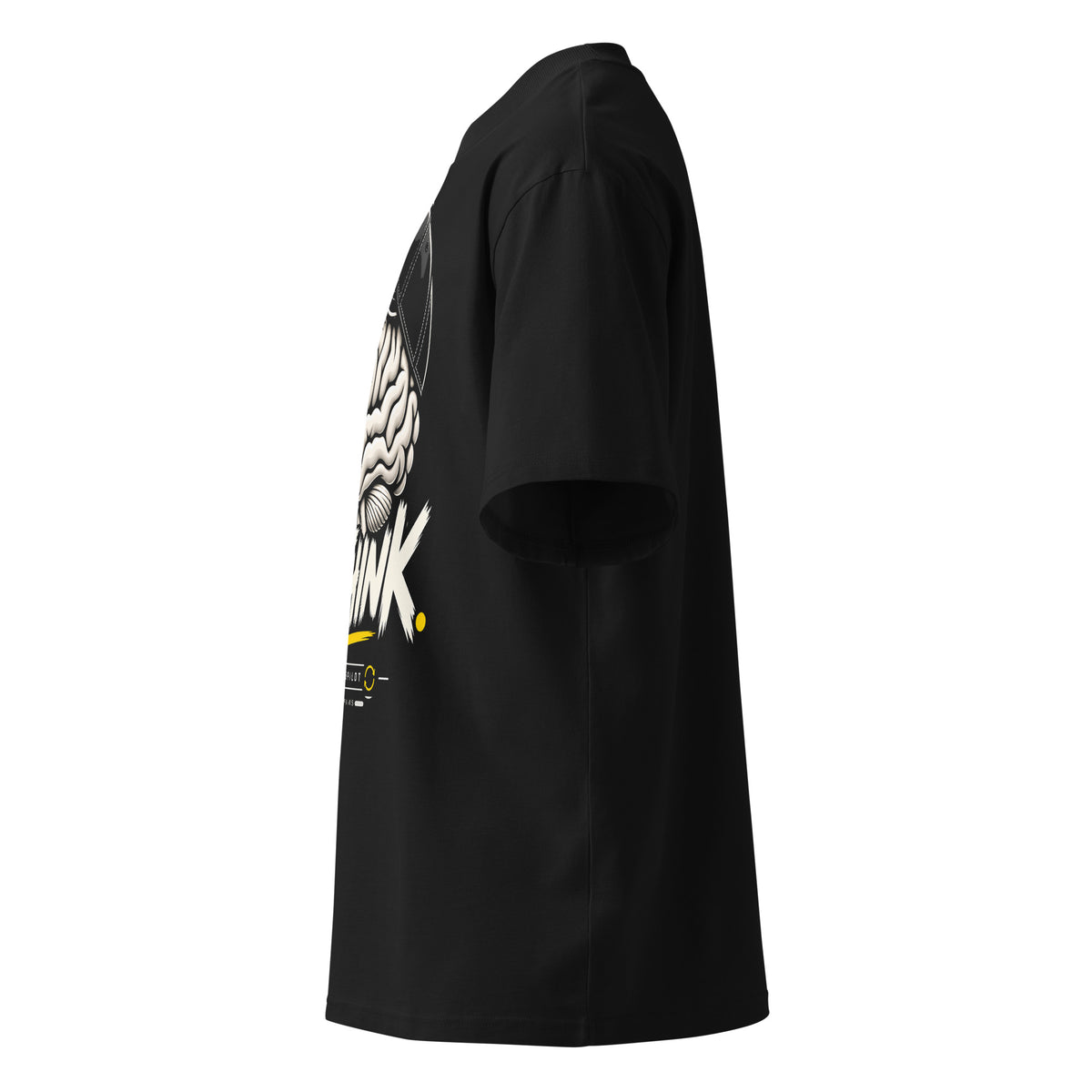 Rethink Tee negra de Daring Brains, mockup del producto